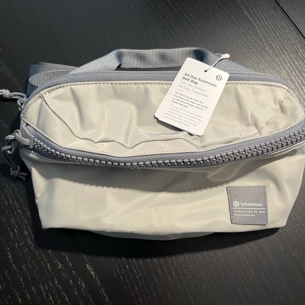 Lululemon All Day Essentials Belt Bag 2.5L Fanny Pack Crossbody Silver Grey NEW